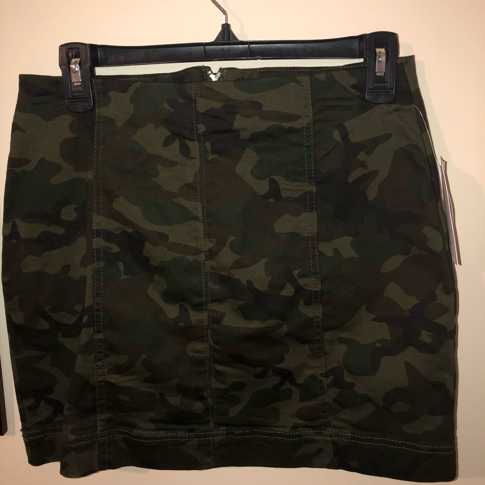 Camo mini skirt